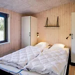 別荘 Four-bedroom In