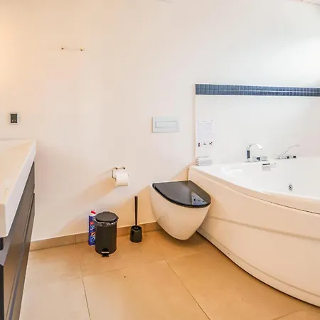 Four-bedroom In בית נופש אבלטופט