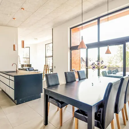 4 Bedroom In Holiday home