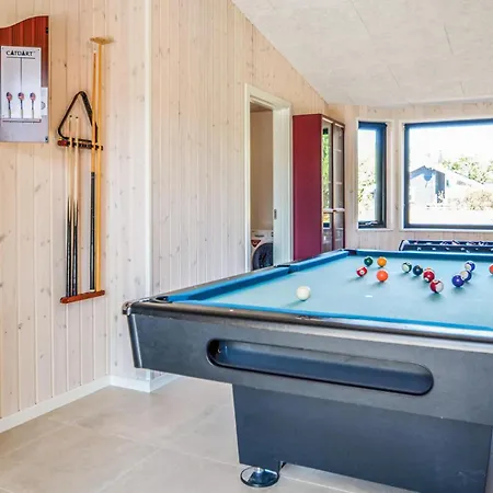 4 Bedroom In Holiday home