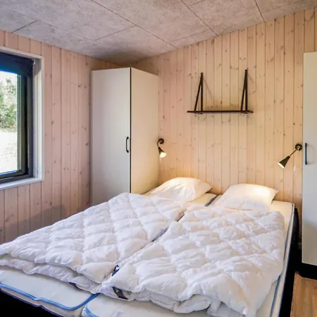 בית נופש Four-bedroom In