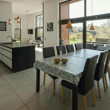 בית נופש Four-bedroom In
