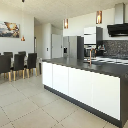 בית נופש Four-bedroom In אבלטופט