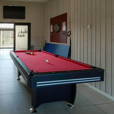 בית נופש Four-bedroom In