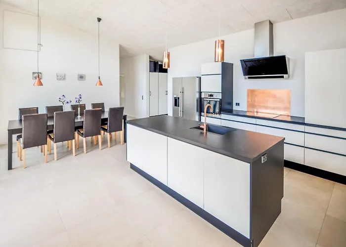 Four-bedroom In Ebeltoft